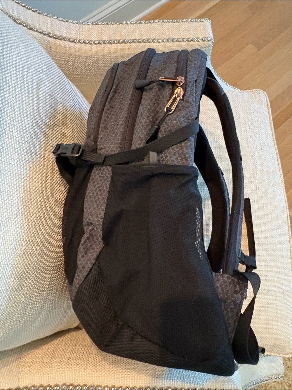 The North Face Recon Luxury Women’s Gray Black Backpack w Rose Gold Accents - Picture 6 of 14